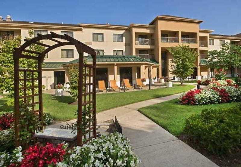 Courtyard Parsippany Hotel Exterior photo
