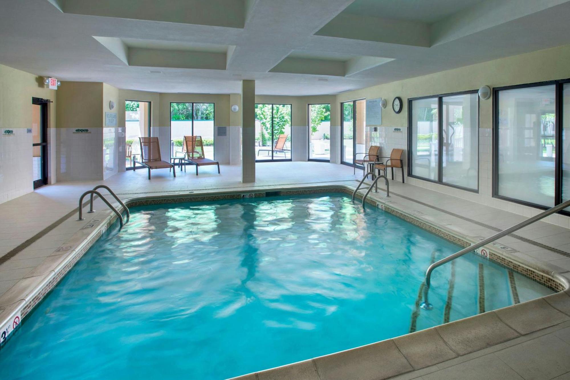 Courtyard Parsippany Hotel Exterior photo