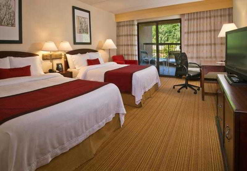 Courtyard Parsippany Hotel Room photo